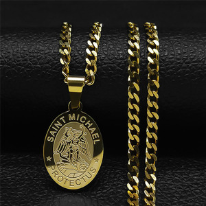 Collier à pendentif Saint Michel en chaîne avec médaille d'ange plaqué or et argent religieux - Product Image 1