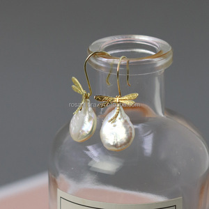 Pendientes Colgantes de Libélula Rosaeflora "Chance Encounter" en Plata de Ley 925 con Perlas Barrocas de Agua Dulce, Joyería Fina - Product Image 3