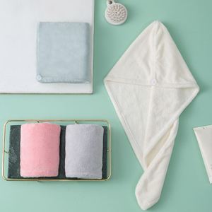 Serviette de cheveux triangulaire absorbante en microfibre à séchage rapide avec bouton pour usage domestique - Product Image 1