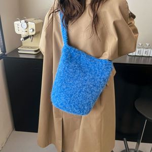 <b>Large</b> Capacity Casual Rock Style Ladies Handbag Autumn New <b>Plush</b> Bucket Bag Single-Shoulder Crossbody Bag for Winter - Product Image 2
