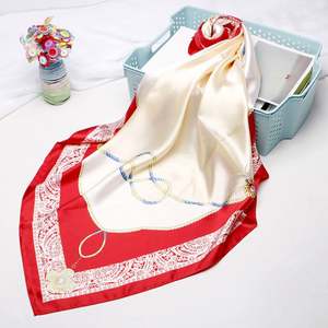 Écharpe en satin de soie carrée de 90 cm avec logo personnalisé en gros pour femmes, foulards de tête, bandana avec votre propre design YHK0046 - Product Image 2