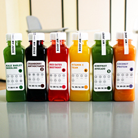 Bouteilles de jus en plastique carrées vides à taille cintrée 12oz 350ml Bouteille de soda à vis portable jetable pour boisson café thé avec bouchons