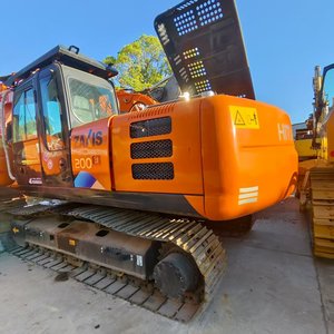 Excavadora de cadenas Hitachi ZX200 usada, original japonesa, de 20 toneladas, motor de 122 kW, capacidad de cazo de 0.8 m, de segunda mano, en venta. - Product Image 2