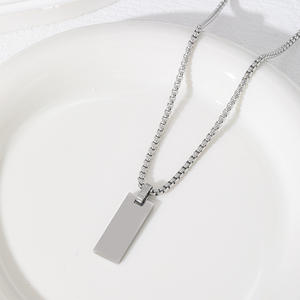 Logotipo personalizado grabado letra colgante collar nueva moda acero inoxidable 18K chapado en oro barra Vertical colgante encanto collar - Product Image 3