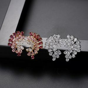 Pendientes de Botón con Degradado Romántico Europeo Americano, Circonita de Colores Mezclados, Estilo Coreano para Banquetes, Dulce Temperamento, Nueva Tendencia en Forma de Flor - Product Image 3