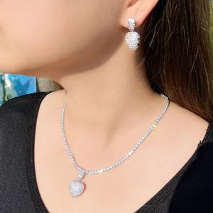 Conjunto de Joias Brilhantes com Zircônia Cúbica Banhado a Ouro Brasileiro com Pingente de Coração e Brincos para Mulheres Moda Festa de Casamento - Product Image 2