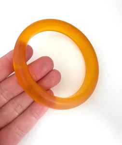 Brazaletes de Resina Vibrantes Hechos a Mano para Mujer con Material Duradero, Elegantes y Ligeros - Product Image 2