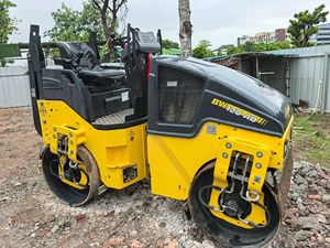 <span class=keywords><strong>Rodillo</strong></span> Compactador Usado BOMAG BW120AD BW100AD BW130AD de 3 Toneladas, <span class=keywords><strong>Rodillo</strong></span> Vibratorio para Pavimento con Doble Tambor, Mini <span class=keywords><strong>Rodillo</strong></span> Compactador Usado Kubota - Product Image 1