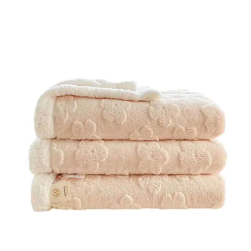 Vente en gros de couverture en velours pour canapé-lit, couverture à rayures légère et chaude en peluche ultra douce