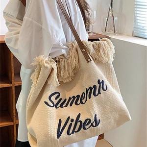 Nouvel Arrivage Sac Fourre-Tout en Polyester Grande Capacité Polyvalent Tendance à Fermeture Ouverte avec Motif Lettres Sac à Bandoulière Portable pour le Shopping - Product Image 3