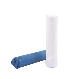 Rouleau de gaze extensible facile à utiliser de 90 cm x 5 m à 4 plis pour la fixation des bandages dans divers contextes médicaux - Product Image 1