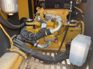 Excavatrice compacte et fiable CAT 305.5 de 5,5 tonnes pour les travaux de construction, d'aménagement paysager et d'infrastructure - Product Image 4