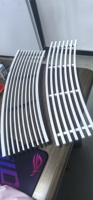 Grille d'aération moderne sur mesure à persiennes courbées en alliage d'aluminium pour climatisation centrale, idéale pour les halls d'hôpitaux et usage domestique, Ruiboyou 45 lames