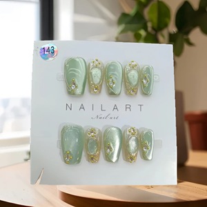 Faux ongles de luxe vert clair effet œil de chat français, avec dentelle gravée et strass, élégants, pour la vente en gros - Product Image 4