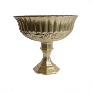 Cuenco de Metal Dorado Vintage para Servir, Diseño Tallado a Mano con Pedestal, Decoración para Fiestas, Centro de Mesa para Bodas, Cuencos de Lujo - Product Image 1