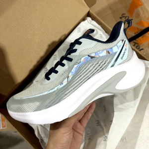 Chaussures de sport importées de Chine Vibram confortables à enfiler unisexe avec paiement T/T accepté pour la revente en ligne - Product Image 1