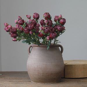 Décoration de mariage simple 5 têtes de roses vintage artificielles en soie à bord brûlé fleur de rose pour la décoration intérieure - Product Image 3