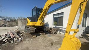 Excavatrice hydraulique sur chenilles Komatsu PC55mr d'occasion PC130/200/300 en bon état pour une utilisation à la ferme - Product Image 2
