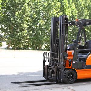 Apilador Eléctrico Personalizado FANYU CPD20, Capacidad de Carga de 1.5-2 Toneladas, Altura de Elevación de 3 m, Batería de Iones de Litio, Inclinación del Mástil Fwd 6/12 - Product Image 2