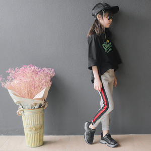 Conjunto de Ropa Huzhou: Camiseta y Leggings a Rayas, Pantalones de Neopreno Moldeadores, Combinación de Colores - Product Image 4