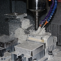 Pièce prototype en aluminium usinée CNC de grande précision avec conception complexe pour les tests de pression de fluides liquides