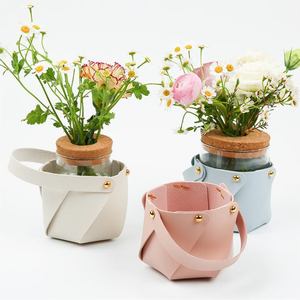Panier à Fleurs Artificielles Suspendues Panier de <span class=keywords><strong>Jardin</strong></span> en Cuir PU <span class=keywords><strong>Petit</strong></span> Fleuriste Paniers de Cadeaux de Fleurs Florales Pot de Fleurs - Product Image 2