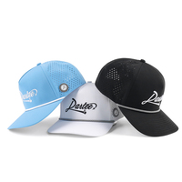 Casquette de baseball personnalisée en gros à 5 panneaux avec logo en caoutchouc PVC et cordon, casquette perforée imperméable découpée au laser, casquette de sport haute performance pour papa