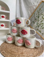 Tasse à café en céramique à lèvres colorées à la main avec design de galvanoplastie coloré Style nordique simple Lave-vaisselle Micro-ondes Vente en gros