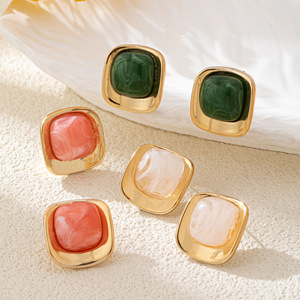 Boucles d'oreilles carrées en acrylique colorées, tendance et simples, idéales pour le quotidien des femmes – Vente transfrontalière en vogue - Product Image 3
