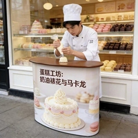 Comptoir Pop-Up Courbé de 126 cm de Large avec Impression Graphique Personnalisée pour Stand de Salon Professionnel et Événements de Promotion de Marque