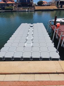 Ponton en plastique polyéthylène pour plateforme flottante avec terrasse en bois - Product Image 6