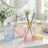 Bouteille en verre givré de forme spéciale avec bouchon à vis pour parfum d'ambiance de salle à manger