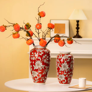 Vase en céramique rouge festif à motifs floraux pour la décoration de table de réception de mariage - Product Image 1
