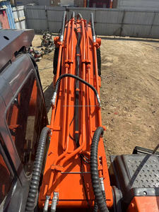 Idéal pour la culture des terres agricoles et la construction de fondations Excavatrice Hitachi ZX200 d'occasion, bien entretenue - Product Image 3