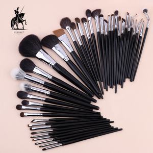Set de 45 Pinceaux de Maquillage Professionnels de Luxe Entièrement Noirs en Poils de Chèvre Naturels pour Femmes, Logo Personnalisé et Haute Qualité en Marque Blanche - Product Image 1