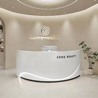 Comptoir de réception incurvé de luxe, comptoir moderne pour salon de beauté, spa, zone de réception