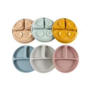 Assiette à ventouse en silicone souple pour bébé, assiette divisée pour tout-petits avec 4 petites ventouses pour l'alimentation des enfants - Product Image 5