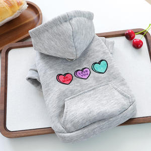 छोटे कुत्तों के लिए प्यारा आधुनिक कढ़ाई दिल ग्रे शीतकालीन पॉलिएस्टर पालतू जानवरों के लिए वेलेंटिन के दिन गर्म फैशनेबल दैनिक पहनने के लिए - Product Image 4