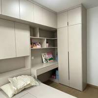 Système d'armoires de rangement modernes, ensemble de meubles de chambre d'hôtel, lit tatami avec bibliothèque, bureau d'étude, armoire en bois avec tiroirs