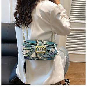 Nuevas tendencias Bolso de alas de mariposa simple de moda Bolsas De Luxo Para Mulheres Remache Hombro en forma de cadena Bolso cruzado de moda - Product Image 3