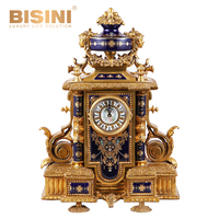 Antique Style Européen Belle Chérubin Décoré Blanc et Or Porcelaine Horloge de Table