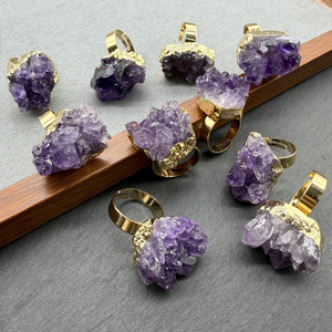 Vente chaude transfrontalière : Bague ouverte en alliage électroplaqué avec amas d'améthyste naturelle, cristal de mode, <span class=keywords><strong>Lianyungang</strong></span> Donghai County - Product Image 2