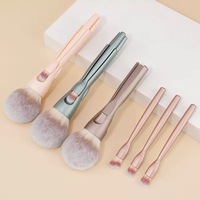 Kit de Maquillage Portable 4-en-1 en Cheveux Synthétiques avec Connexion Magnétique pour Voyage – Fond de Teint, Anti-cernes, Fard à Joues, Brillant à Lèvres, Fard à Paupières – Gain de Place