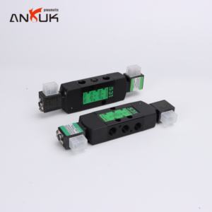 Valvola Pilota Industriale ASCO 551 8551 1/4 BSP a 3 Vie 4 Vie con Meccanismo a Bobina a Tenuta a Bolle per Controllo Gas Esigente - Product Image 1