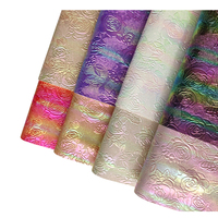 Par la cour Vintage Rose en relief bosse texturé holographique Faux cuir synthétique tissu pour arcs artisanat bricolage sacs