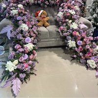 Rangkaian Bunga Pernikahan: Centerpiece Mawar Putih Panjang, Runner Bunga Pink, Runner Bunga Biru