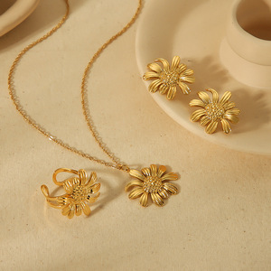 Conjunto de Joyería Sunflower Daisy, Collar, Aretes y Anillo Chapados en Oro de 18k, Joyería Fina para Uso Diario de Mujer - Product Image 2
