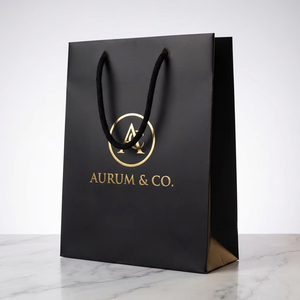 Sacs en papier <span class=keywords><strong>noir</strong></span> mat laminé personnalisés de luxe avec logo, sacs fourre-tout premium en feuille d'or, sacs cadeaux écologiques pour boutique de vêtements - Product Image 1