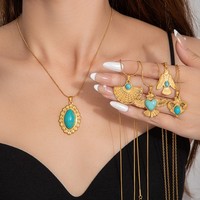 Nouveau collier pendentif en forme de cœur d'aigle en turquoise plaqué or en acier inoxydable