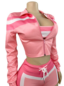 Conjunto Deportivo de Tres Piezas para Mujer, Top Estampado de Manga Larga con Cuello Cruzado y Pantalones Cortos por Encima de la Rodilla para Verano - Product Image 5